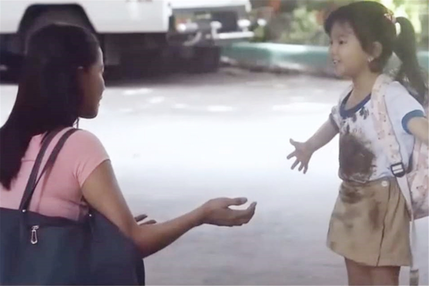 阻止孩子与品德不好的孩子玩,阻止孩子成长的心理