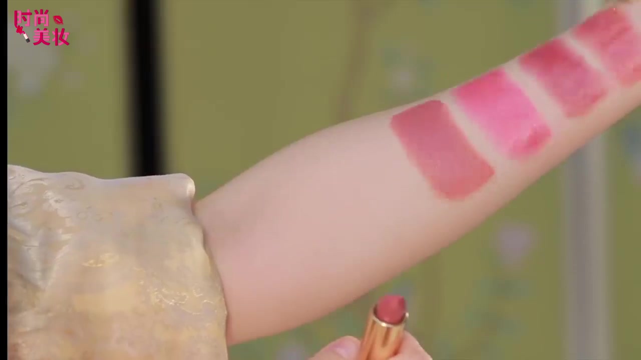 gucci唇膏黑碎花,gucci唇膏透明难闻