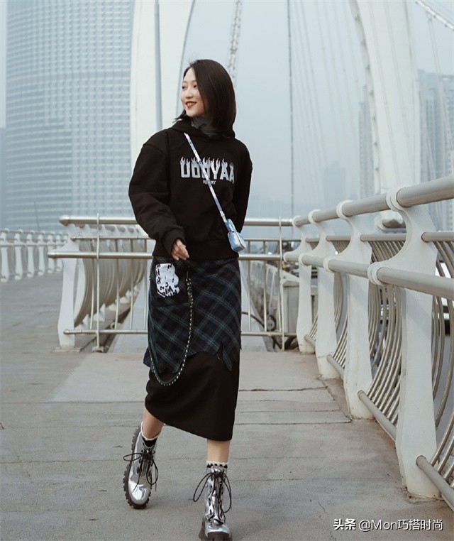 秋冬季节穿卫衣搭配什么裤子,秋季新款卫衣搭配牛仔裤衣服