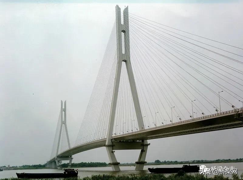 长江涌潮,长江浪涛汹涌澎湃视频