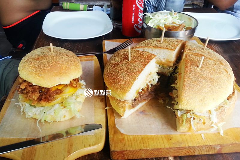 SteamPunk比脸大汉堡和比手小的迷你汉堡，今天想选哪个？