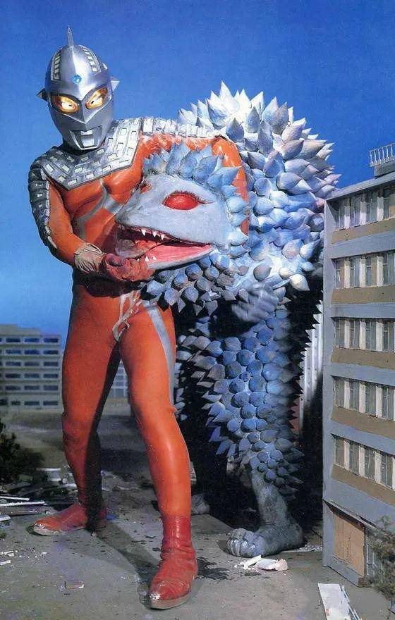 模玩机设:以弹之名守望地球地球的赤红巨人SHF赛文