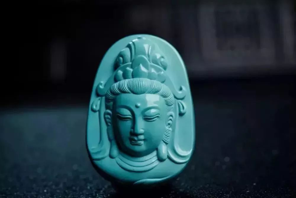 比翡翠还时尚的玉石，连希拉里都被俘获了。