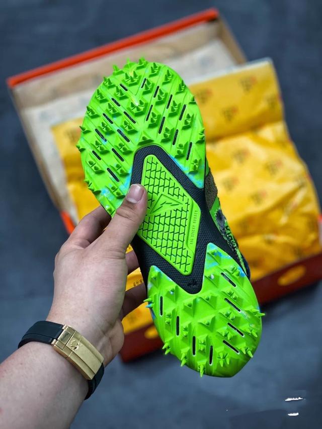 新手入门的钉鞋推荐脚感好一点,钉鞋该怎么选