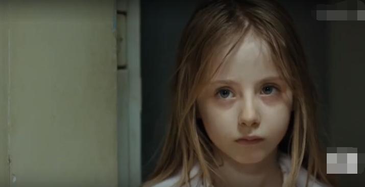 男孩背后长了一只翅膀,男孩身上长了一对翅膀是什么电影