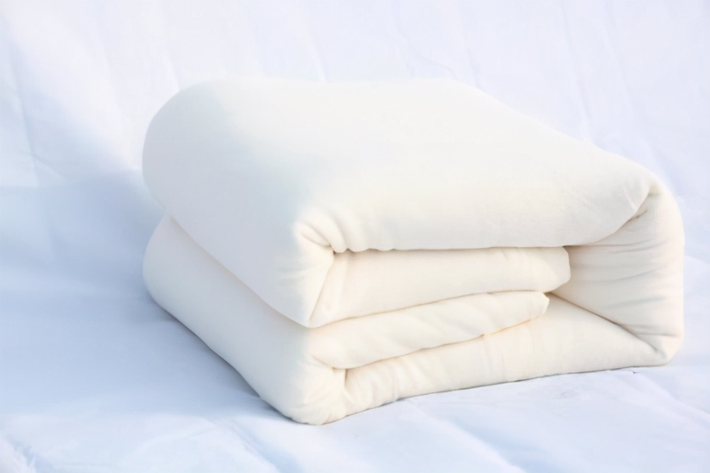 驼绒被与羊绒被哪个更好,驼绒被和驼毛被区别