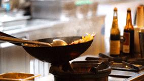 整个朋友圈都在刷《动森》，而我却爱上了在厨房刷锅