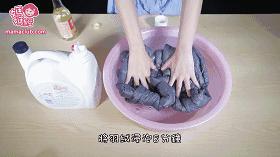 羽绒服放衣柜里会发霉怎么回事,羽绒服发霉的原因和解决方法