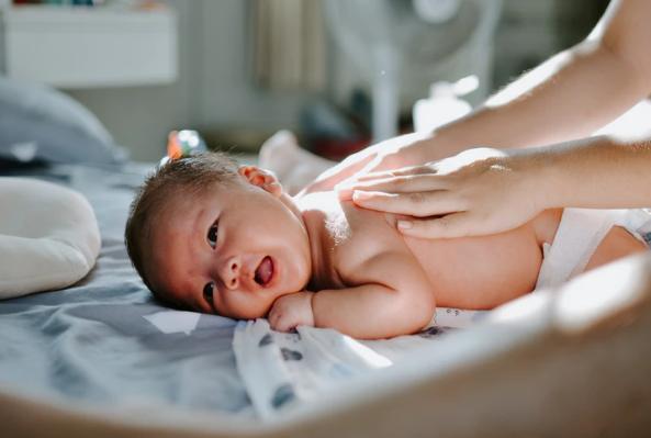 亲子抚触可以让婴儿感到安全感,2岁宝宝缺乏安全感怎么做抚触