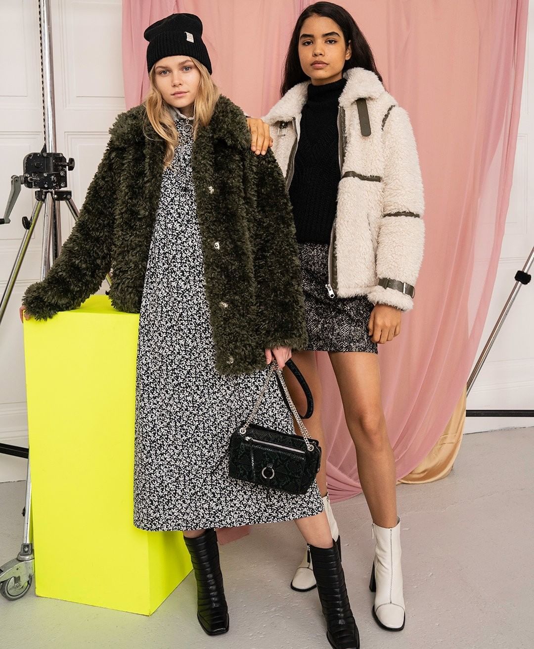 泰迪熊刺绣羽绒服,泰迪熊短款大衣羽绒服