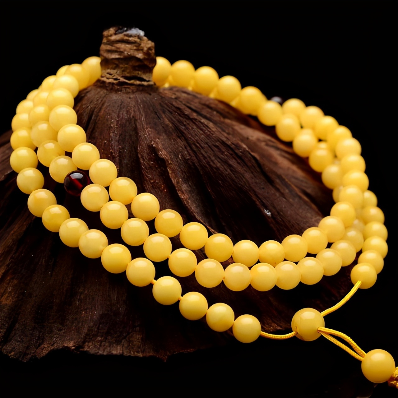 鉴别蜜蜡真假的10种方法,怎么鉴别真假蜜蜡最简单的办法