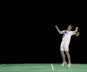 羽毛球高远球打法与技巧,羽毛球高远球为什么要发到底线