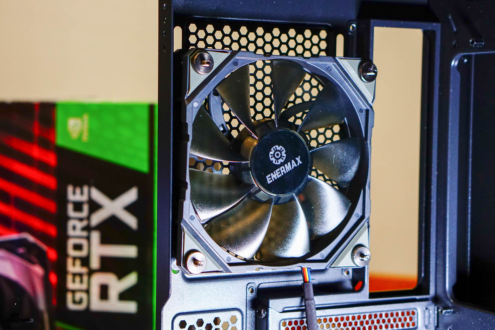 双风扇双热管散热是抽风还是送风,下吹式散热器机箱风道最佳布置