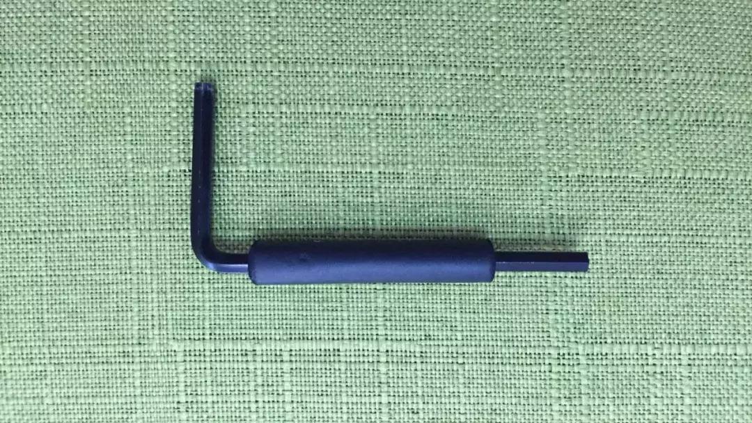 没有琴颈调节的吉他怎样调整弦距,38寸和41寸吉他弦距一样吗