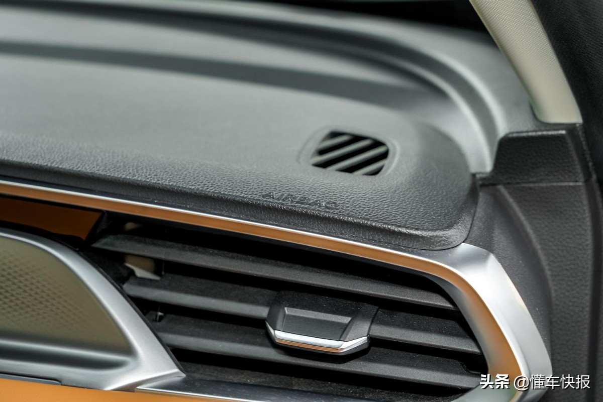 15款朗逸1.6二手车对比2017款福睿斯,福特福睿斯和大众朗逸谁的价格高