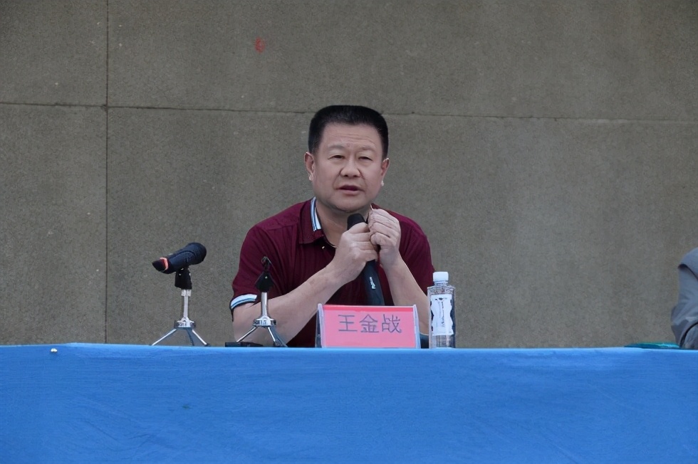 王金战一个班37人考上清华北大,最牛班主任王老师