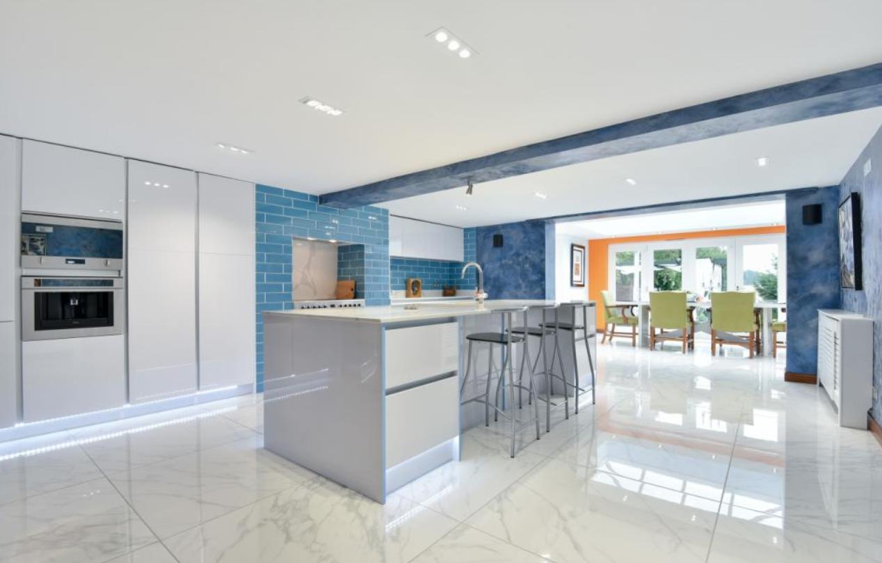 在英国100人民币能买到什么,100万英镑在英国能买什么房子