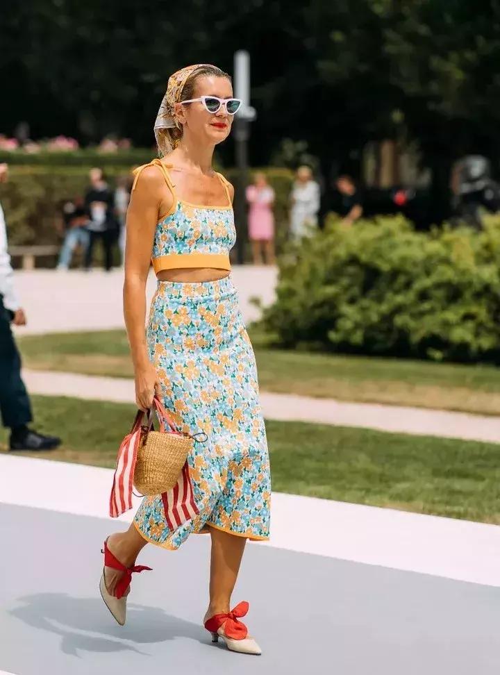 刘雯、倪妮不费力就很时髦原来是脚上的拖鞋太美了