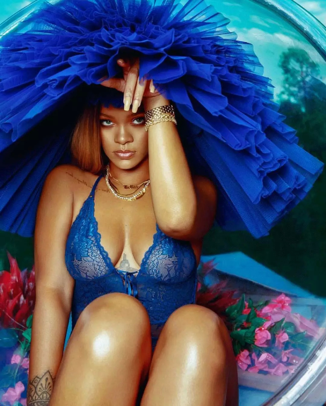 rihanna只靠副业微商赚6个亿,rihanna副业赚多少钱