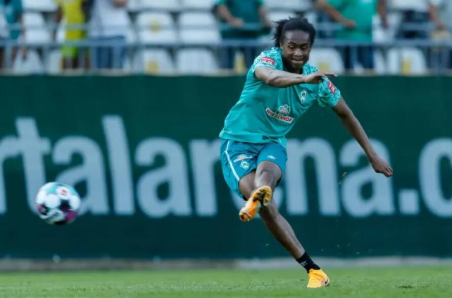 曼联外租小将归化,曼联租借小将中后卫