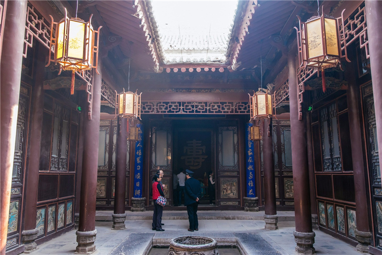 耗时10年建成，“养活”一个村！西安周边这座古宅大院，太奢华了