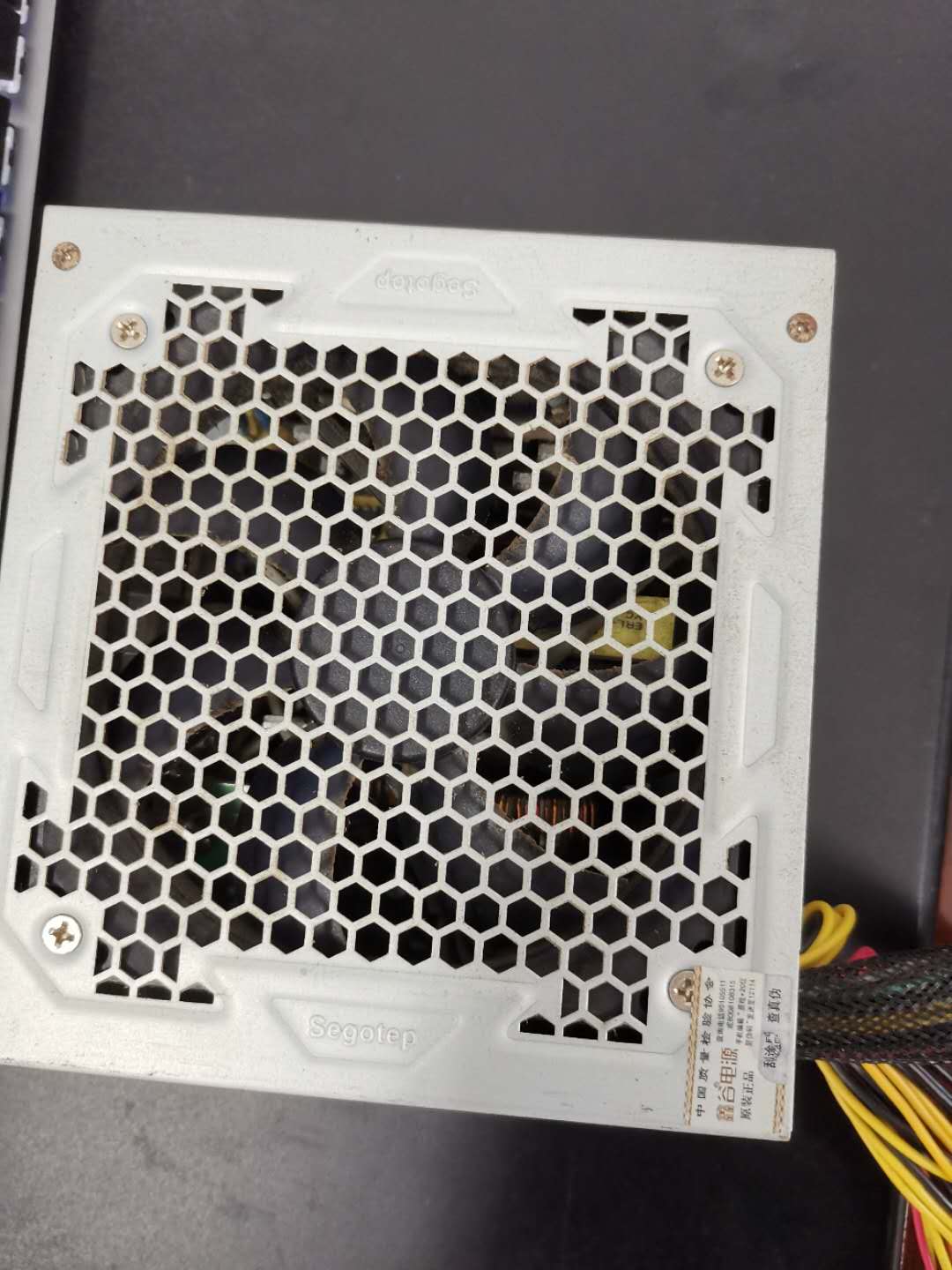 粉丝送坏手机,粉丝寄来一台损坏的苹果手机