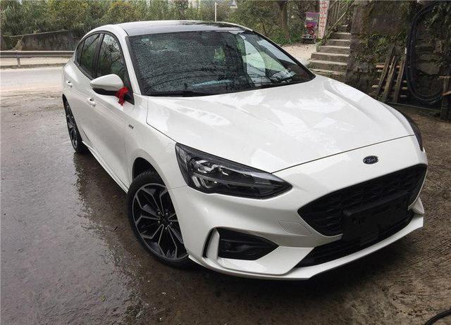 存了15万，换车坚持购入福特福克斯，车主直白地谈了用车感受