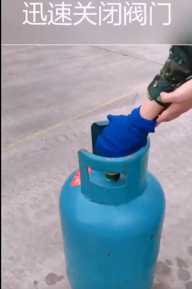 煤气泄漏燃烧时可以开窗通风吗,煤气泄漏引发的火灾怎么办