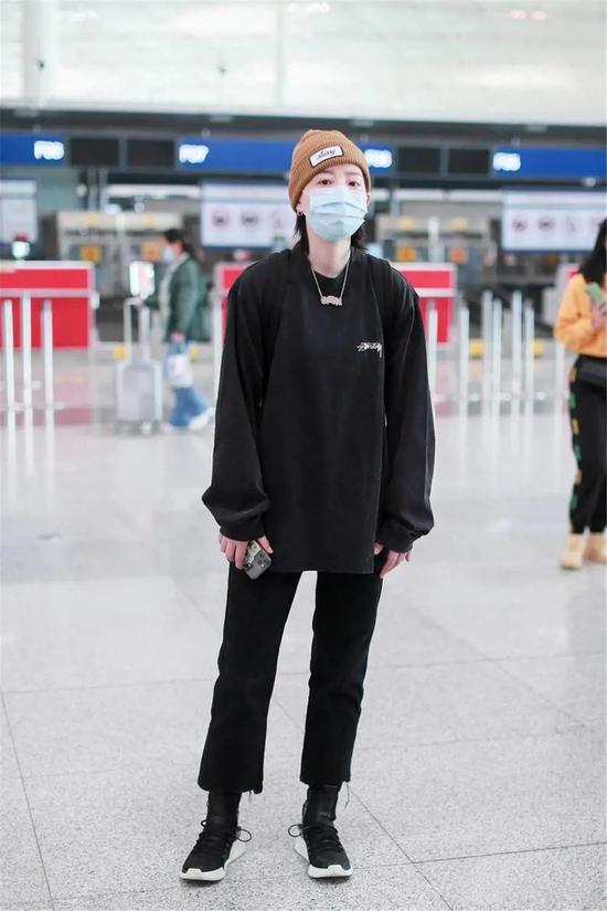 如何打破冬季穿搭的沉闷感,夏天怎么穿衣打破平庸感