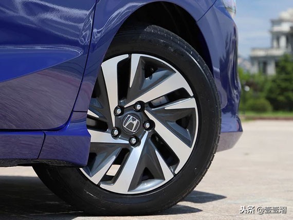 雅阁凌派和思域哪个比较好一点,雅阁对比凌派