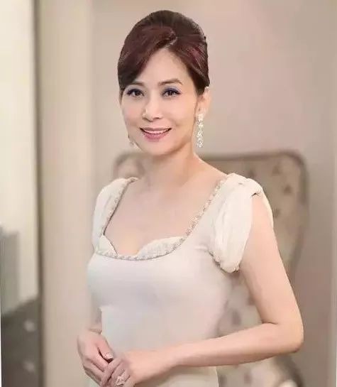 邝美云是个怎样的人,邝美云和周大福