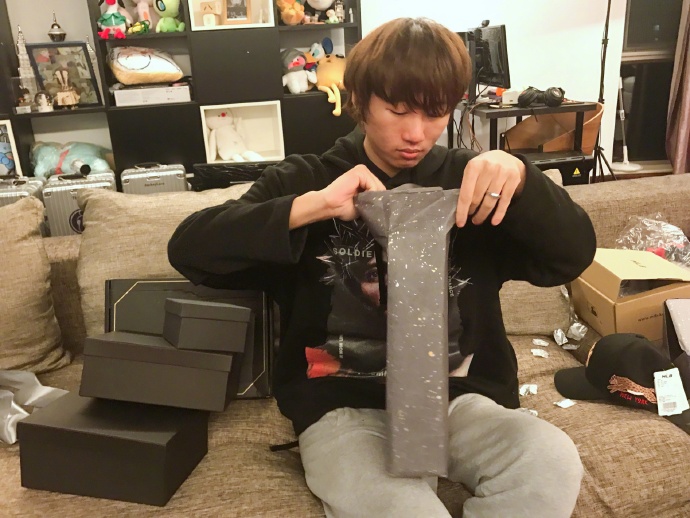 theshy生日衣服,theshy同款红衬衫