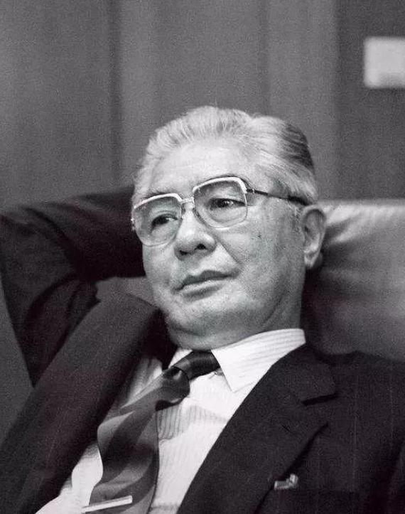 86年荣氏家族齐聚人民大会堂，*小平邓**：你们如杨家将，护国有功