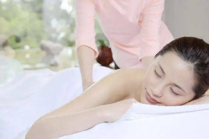 玖拾喜纤体生活美容工作室，满足年轻人按摩的刚需