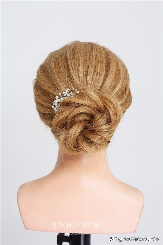 发量少也能顶部饱满的盘发,发量少怎样盘发好看