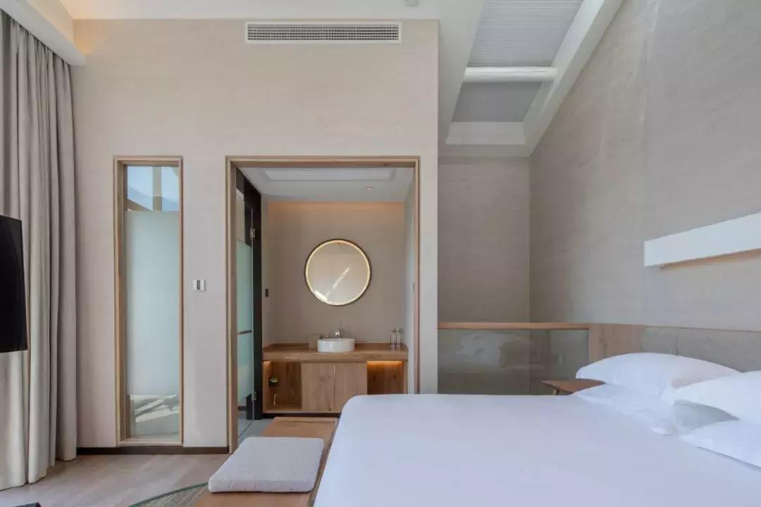 深山废弃的五星级酒店,一个被7万亩竹海包围的树屋酒店