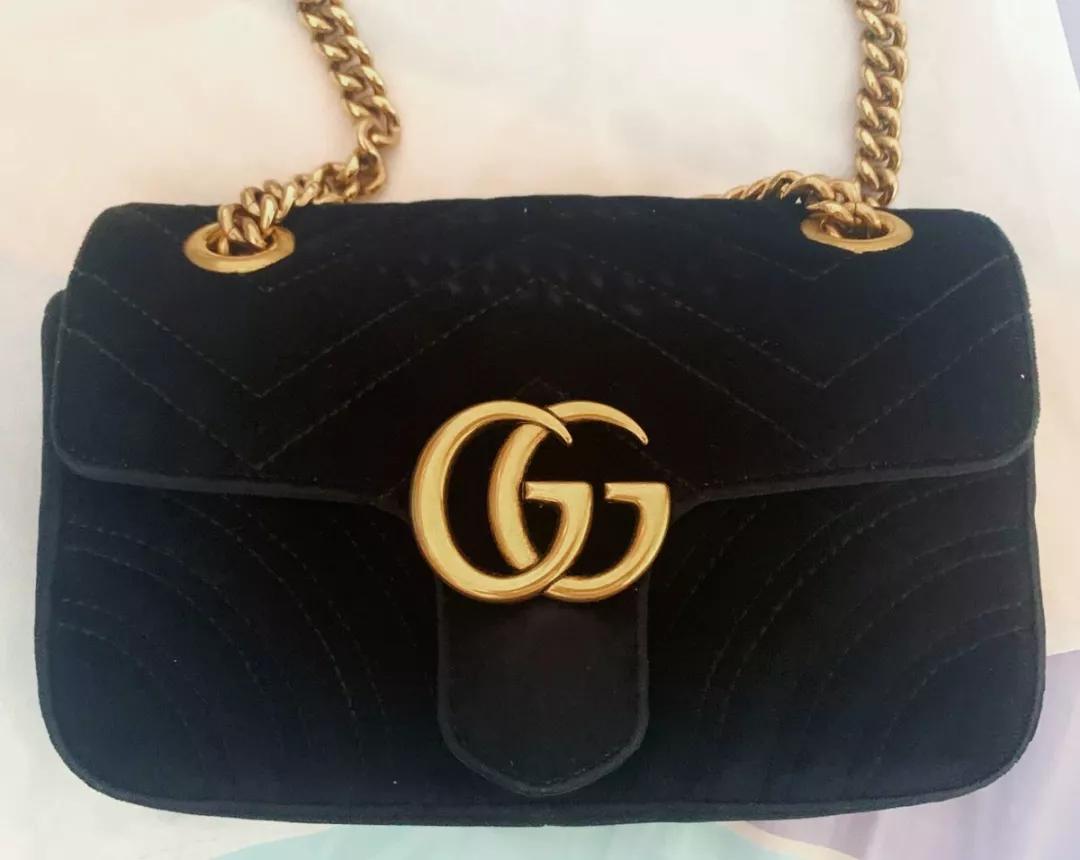 被奢侈品PUA的消费者:万元包开裂正常追求耐用可耻?