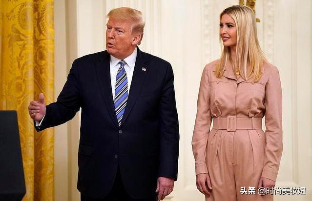 伊万卡最新亮相穿得太少女了 (伊万卡穿吊带紧身裙出席活动照片)