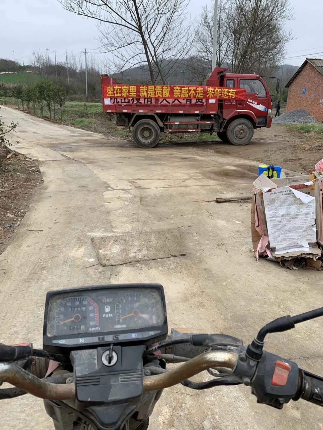 18口人每天吃掉40只鸡,18个人滞留老家