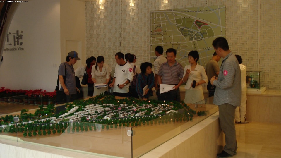 售楼小姐月入百万不是梦,售楼小姐年收入百万真的假的