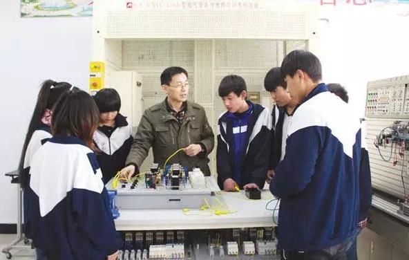 孩子中考成绩差以后该怎么规划,孩子学习不行中考后有什么出路