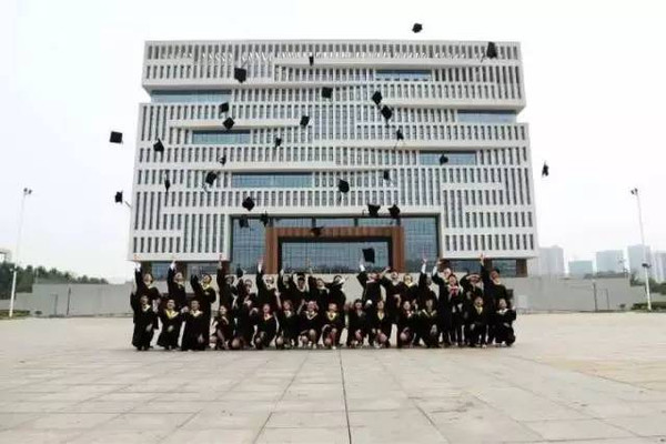 湖北唯一，中法双学位！武汉这个新学院被法国总统关注！