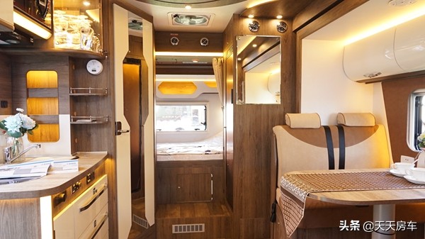 亚特最新款左右双拓展房车视频,大空间双拓展亚特尊尚型房车