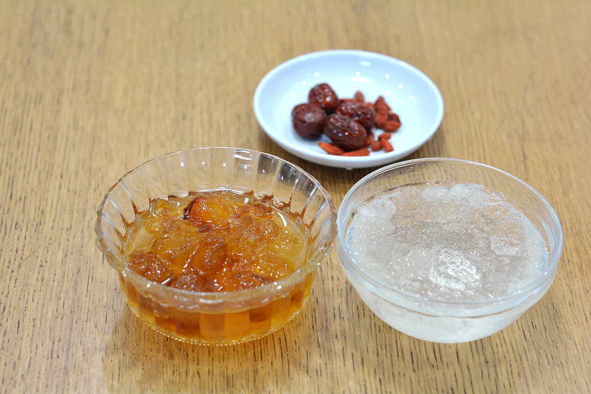 女士喝的桃胶,熬制桃胶羹