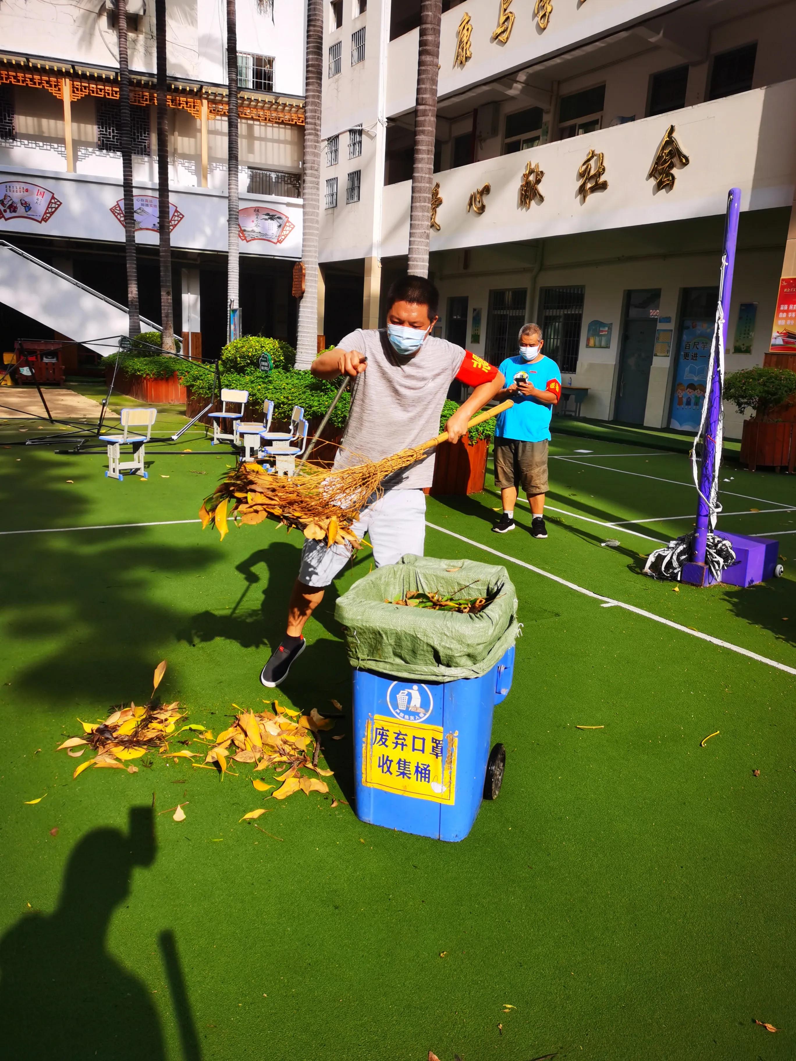 梅香传百年山高我为峰——致梅峰小学最美志愿者