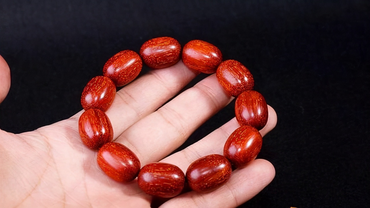 小叶紫檀满天星鉴别真假只需3秒,小叶紫檀木摆件真假鉴别方法图片