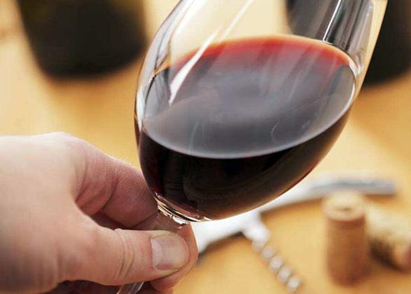 红酒过期还能要吗,红酒过期有结晶能不能喝