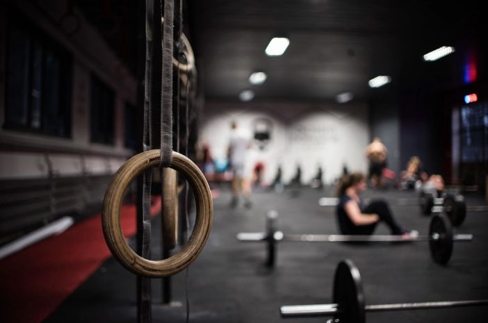 还在花冤枉钱去健身房？国产神奇魔力板，在家也能练出“大胸器”