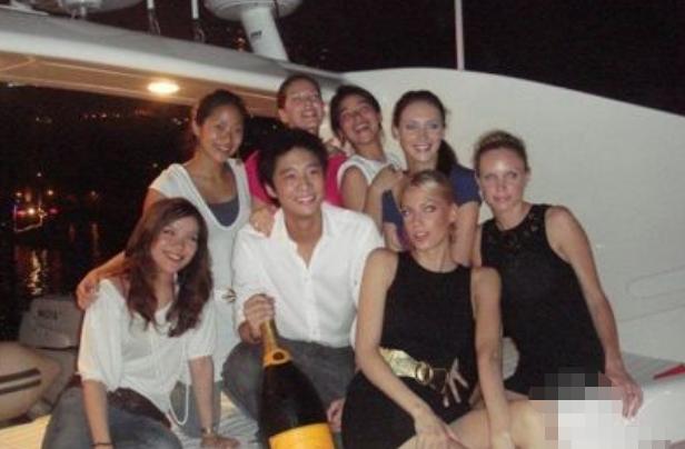 10位“浪荡”的富二代，个个换女友如换衣服，王思聪只是小萌新