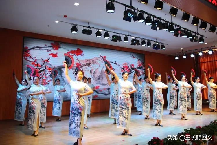 桂园学校热烈庆祝第三十六个教师节暨十年校庆表彰大会